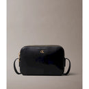 Calvin klein camera bag con elementi metallici con logo monogramma