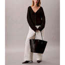 Calvin klein borsa tote con elementi metallici con logo monogramma