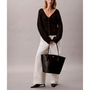 Calvin klein borsa tote con elementi metallici con logo monogramma