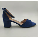 Sandalo in camoscio con tallone chiuso e cinturino a caviglia