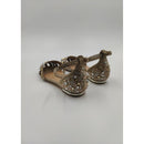 Sandalo chiuso con borchie