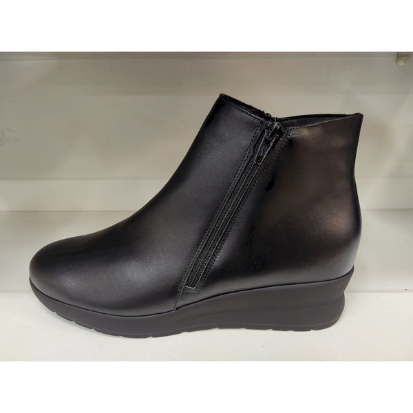 Stivaletto c/cerniera e zeppa