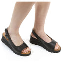 Sandalo con zeppa in pelle