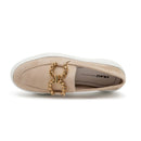 Slip-on in pelle scamosciata con morsetto gioiello