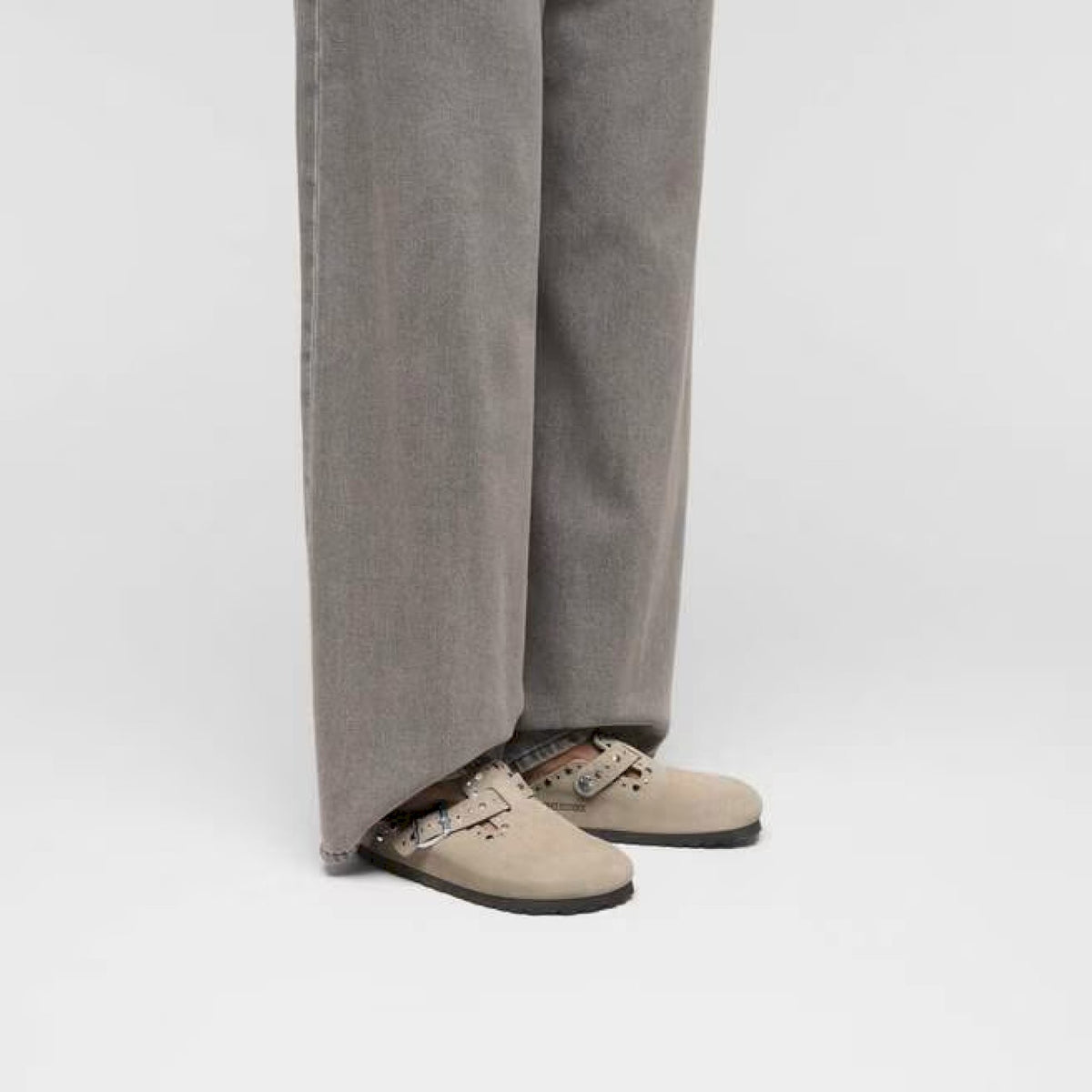 Boston rivet taupe, suede leather