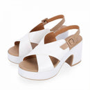 Sandalo in pelle con tacco