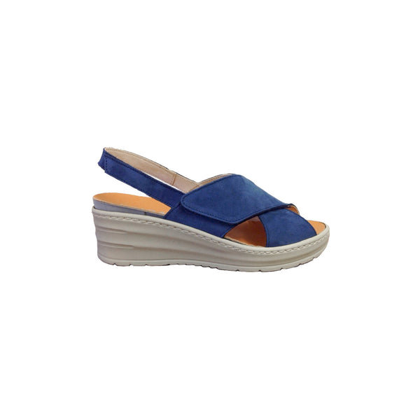 Sandalo con velcro e zeppa