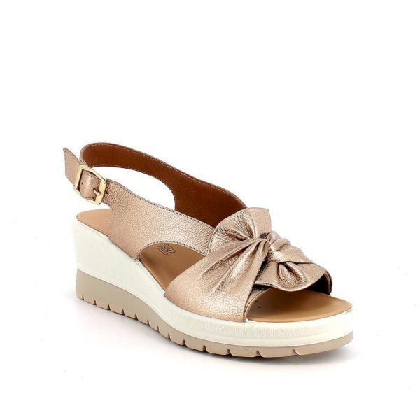 Sandali champagne con zeppa in pelle da donna