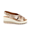 Sandali champagne con zeppa in pelle da donna