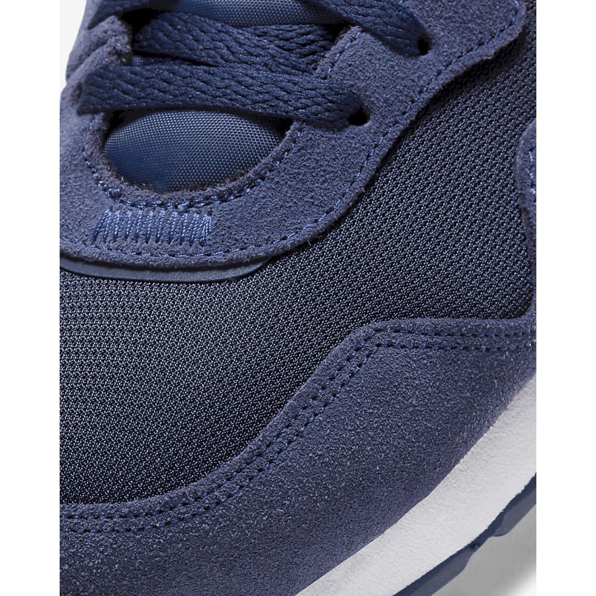 Nike venture runner