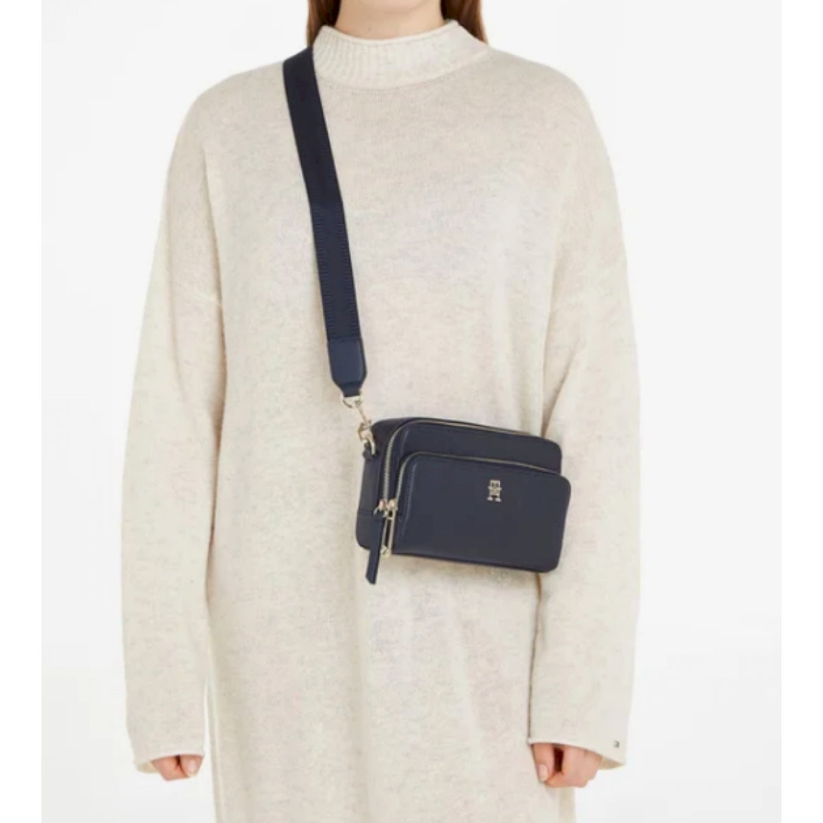 Tommy hilfiger iconic camera bag