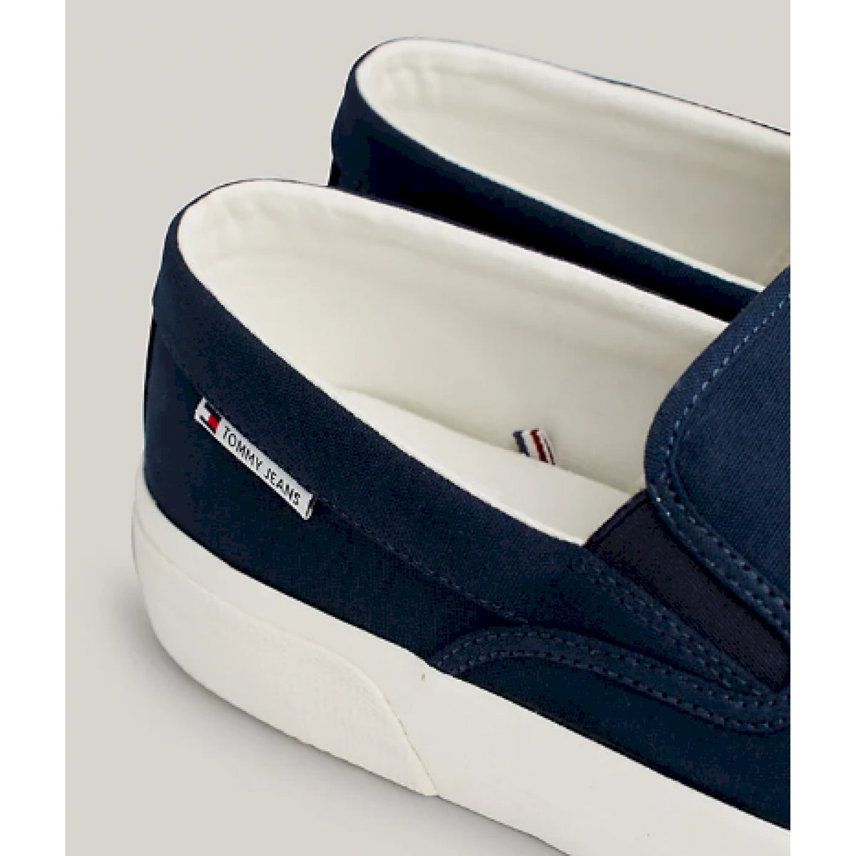 Sneakers in tela senza allacciatura