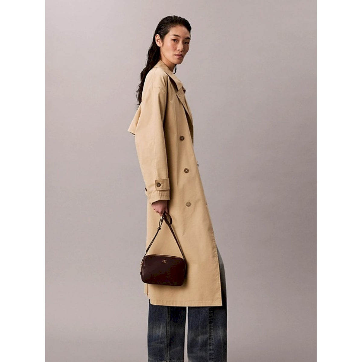 Calvin klein camera bag con elementi metallici con logo monogramma