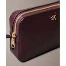 Calvin klein camera bag con elementi metallici con logo monogramma