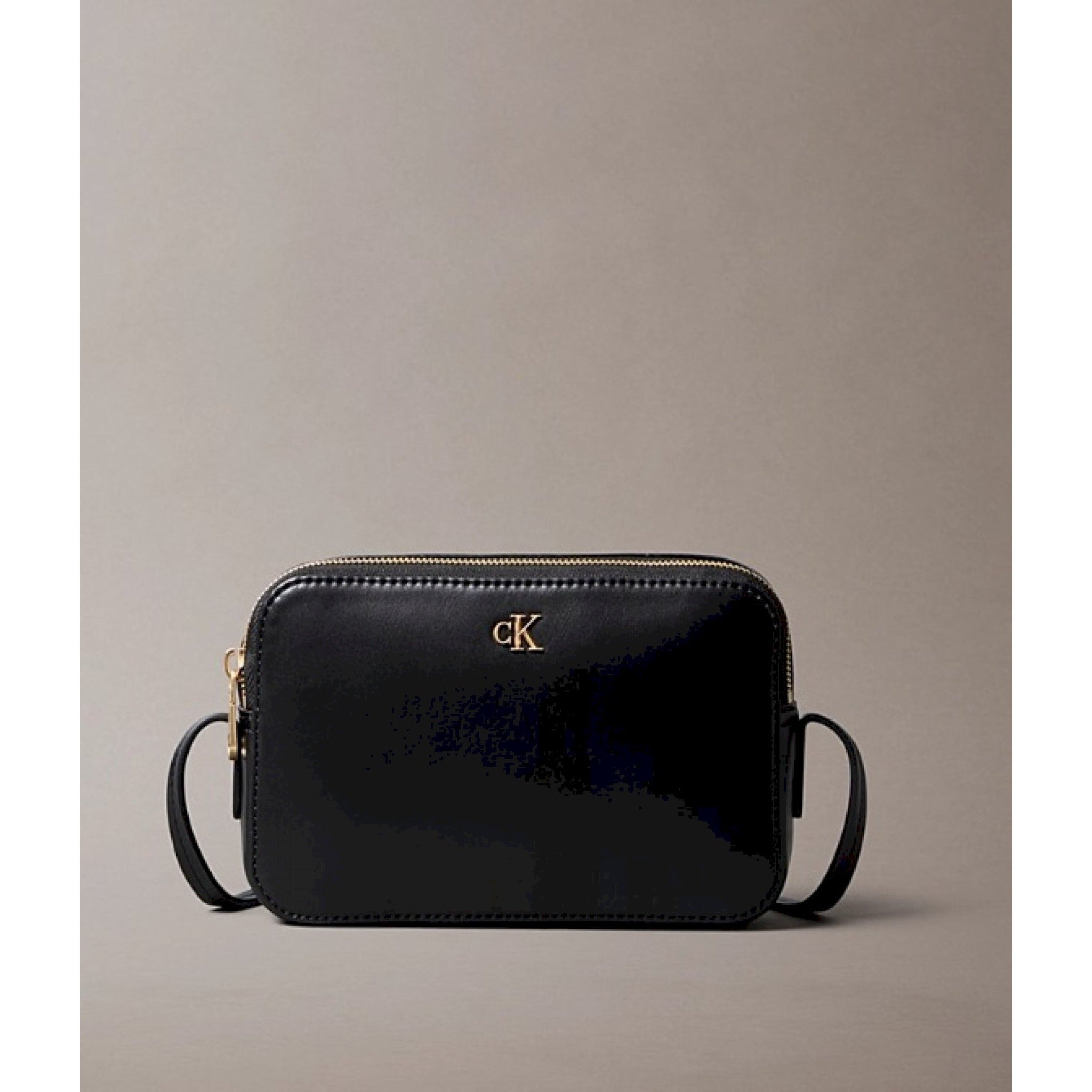 Calvin klein camera bag con elementi metallici con logo monogramma