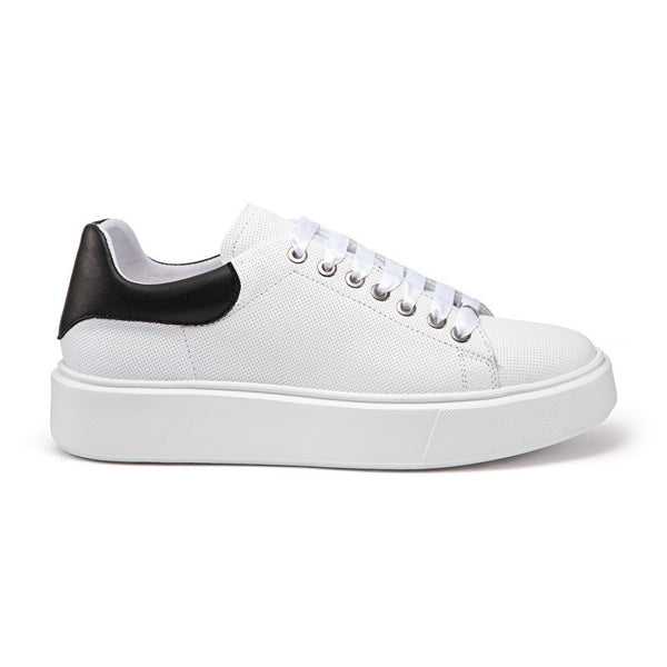 Sneaker in pelle traforata