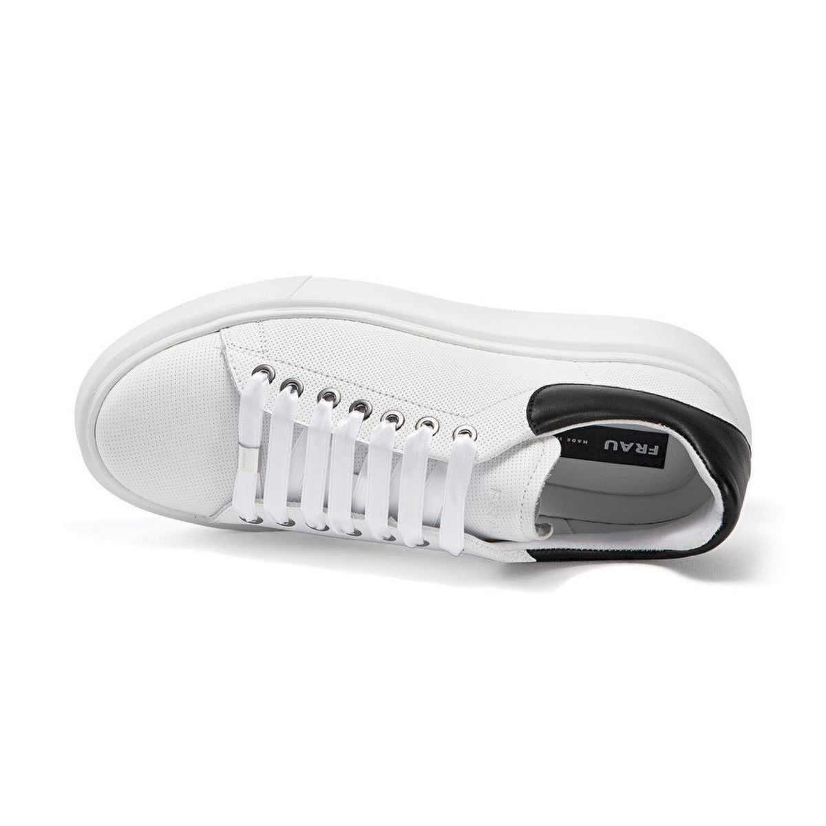 Sneaker in pelle traforata