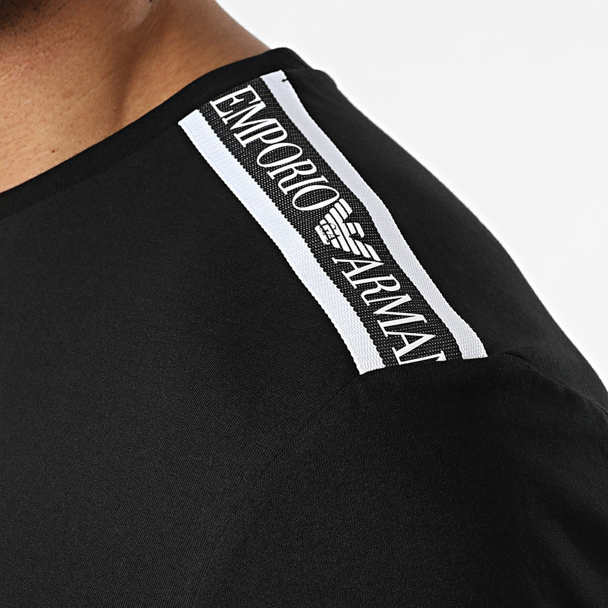 T shirt emporio armani banda logo sulla spalla