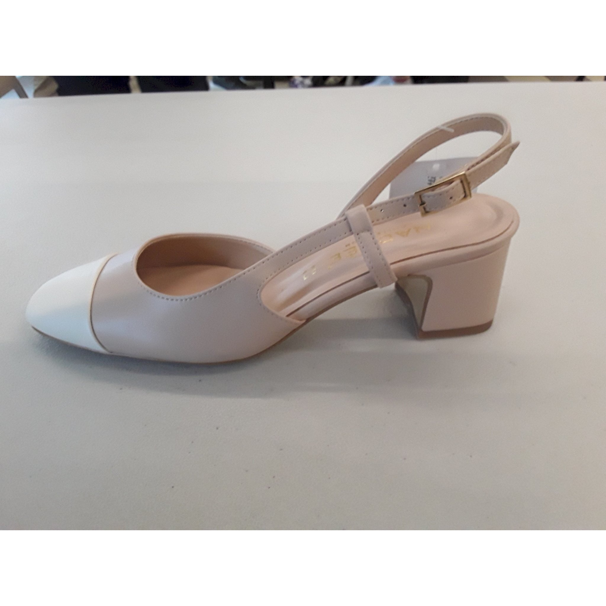 Sling back con puntale e tacco