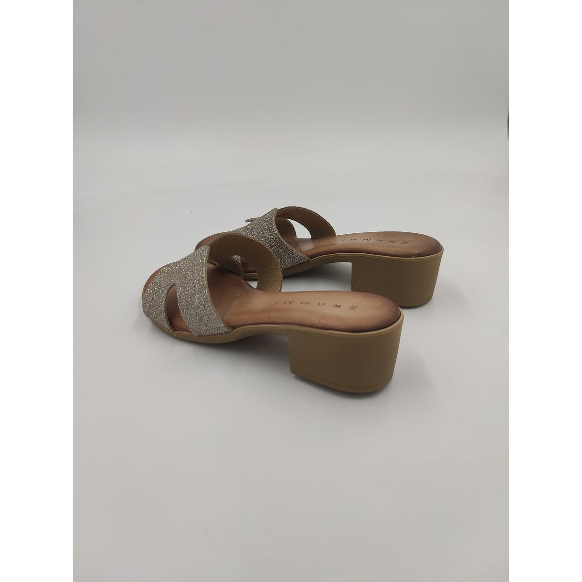 Ciabatta con tacco in pelle con fascia