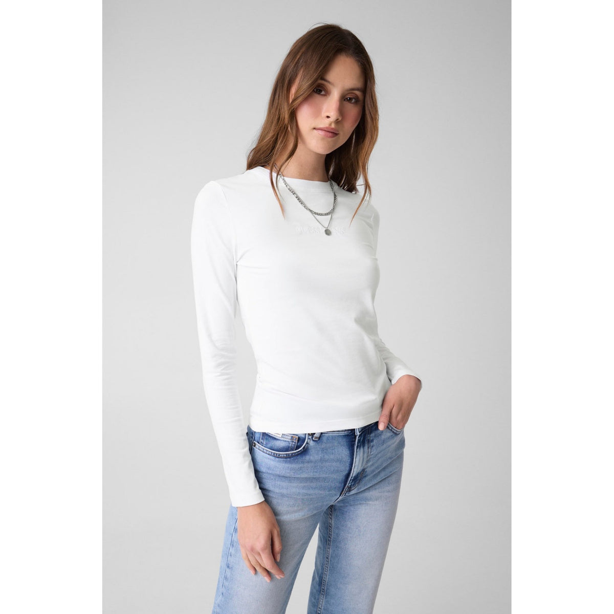 Guess - t shirt vestibilità slim a manica lunga guess ricamata