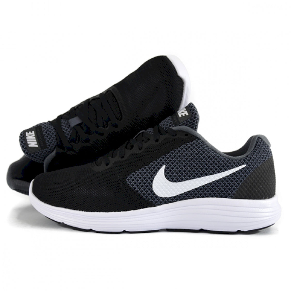 Nike revolution 3