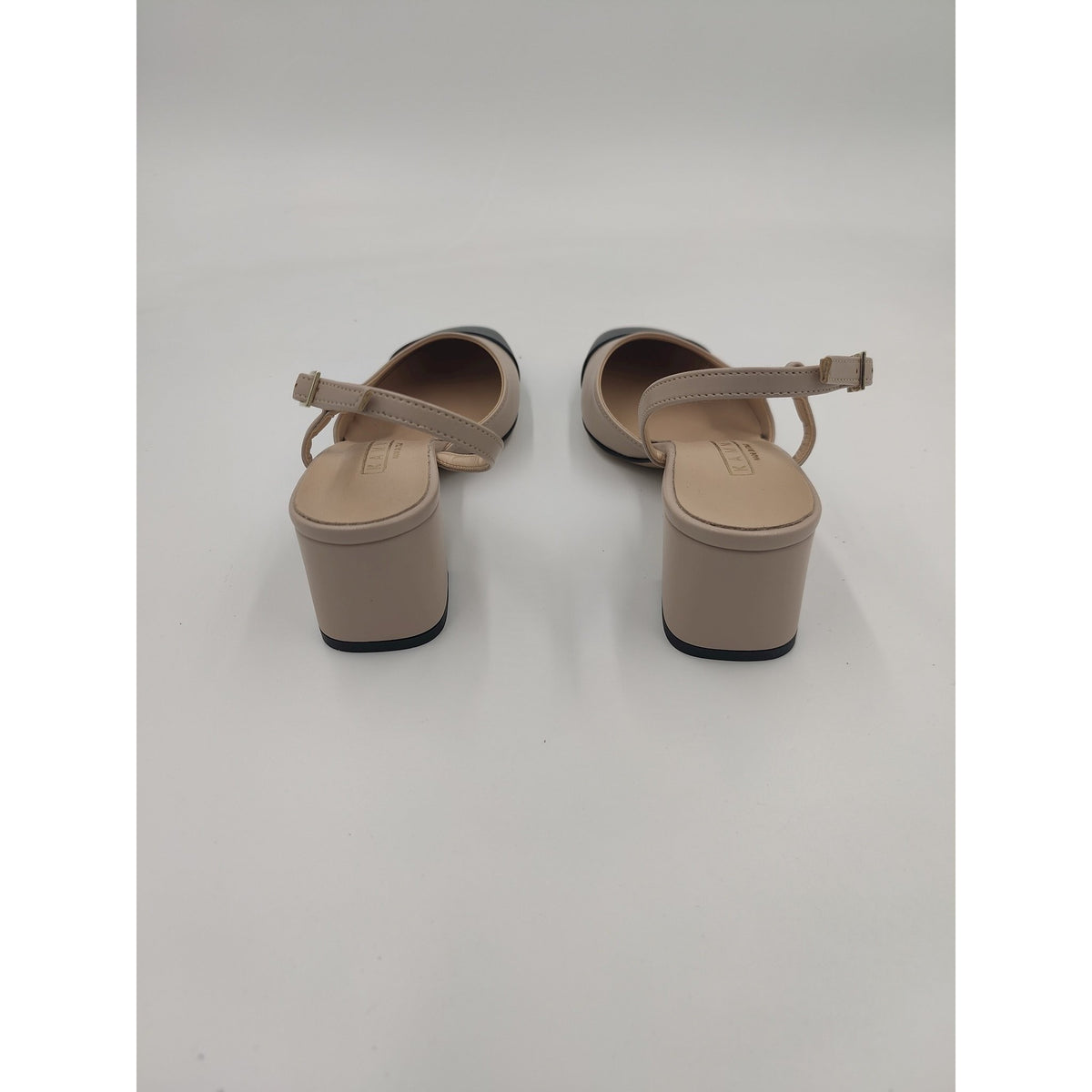 Sling back con puntale e tacco