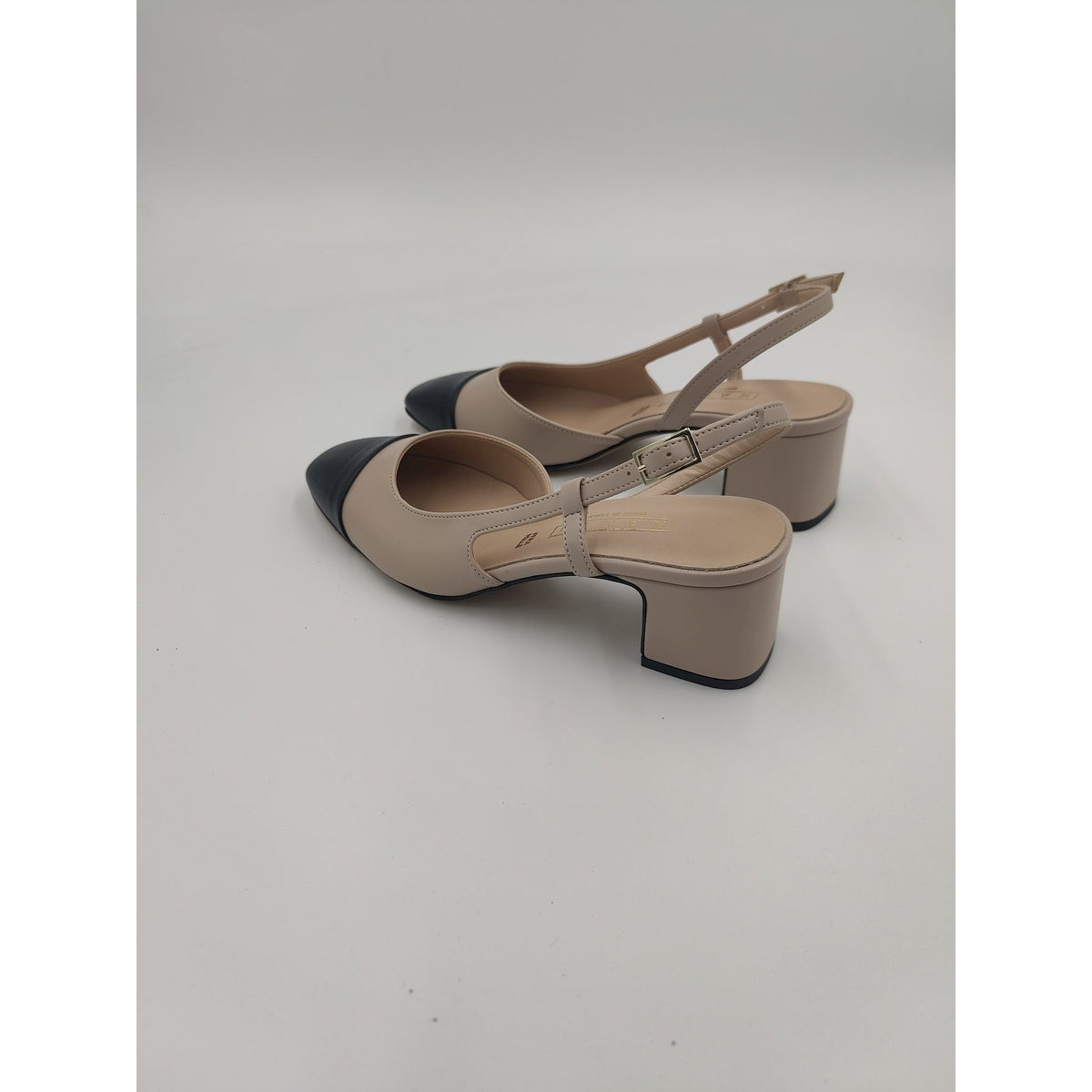 Sling back con puntale e tacco
