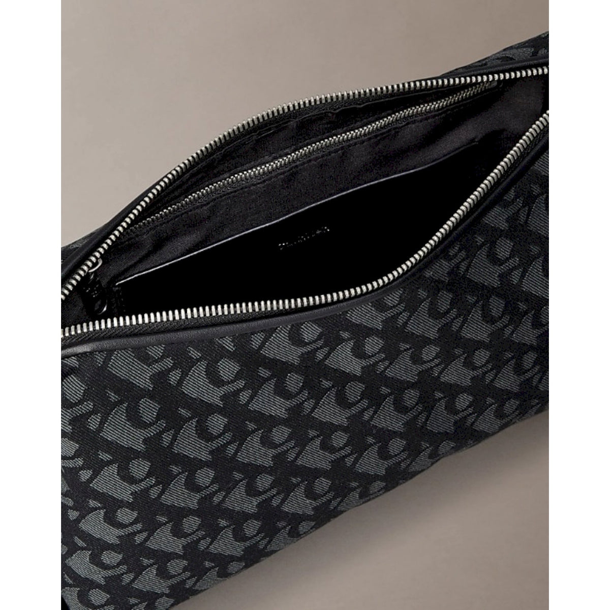 Calvin klein borsa da spalla in jacquard con logo
