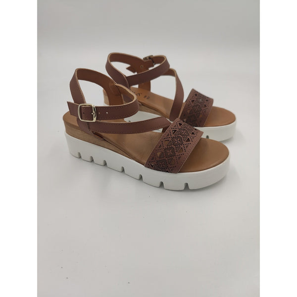 Sandalo con zeppa in pelle