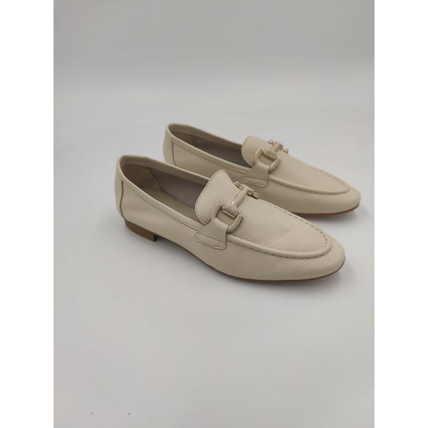 Mocassino in pelle con morsetto in tinta