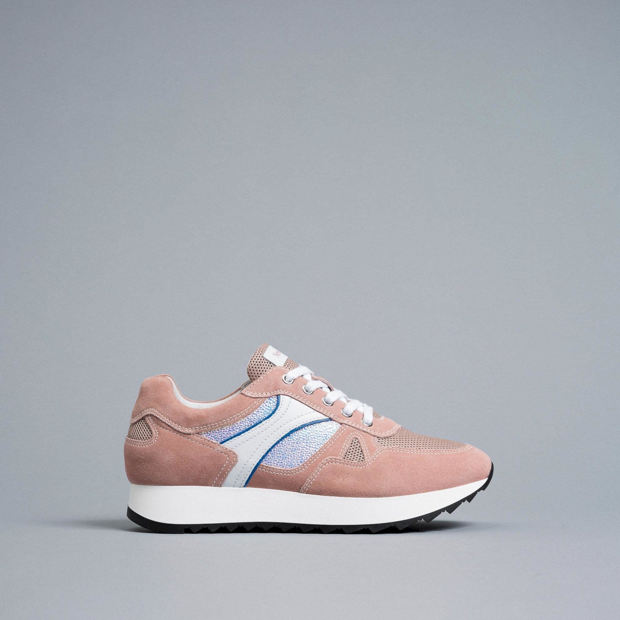 Sneakers lacci