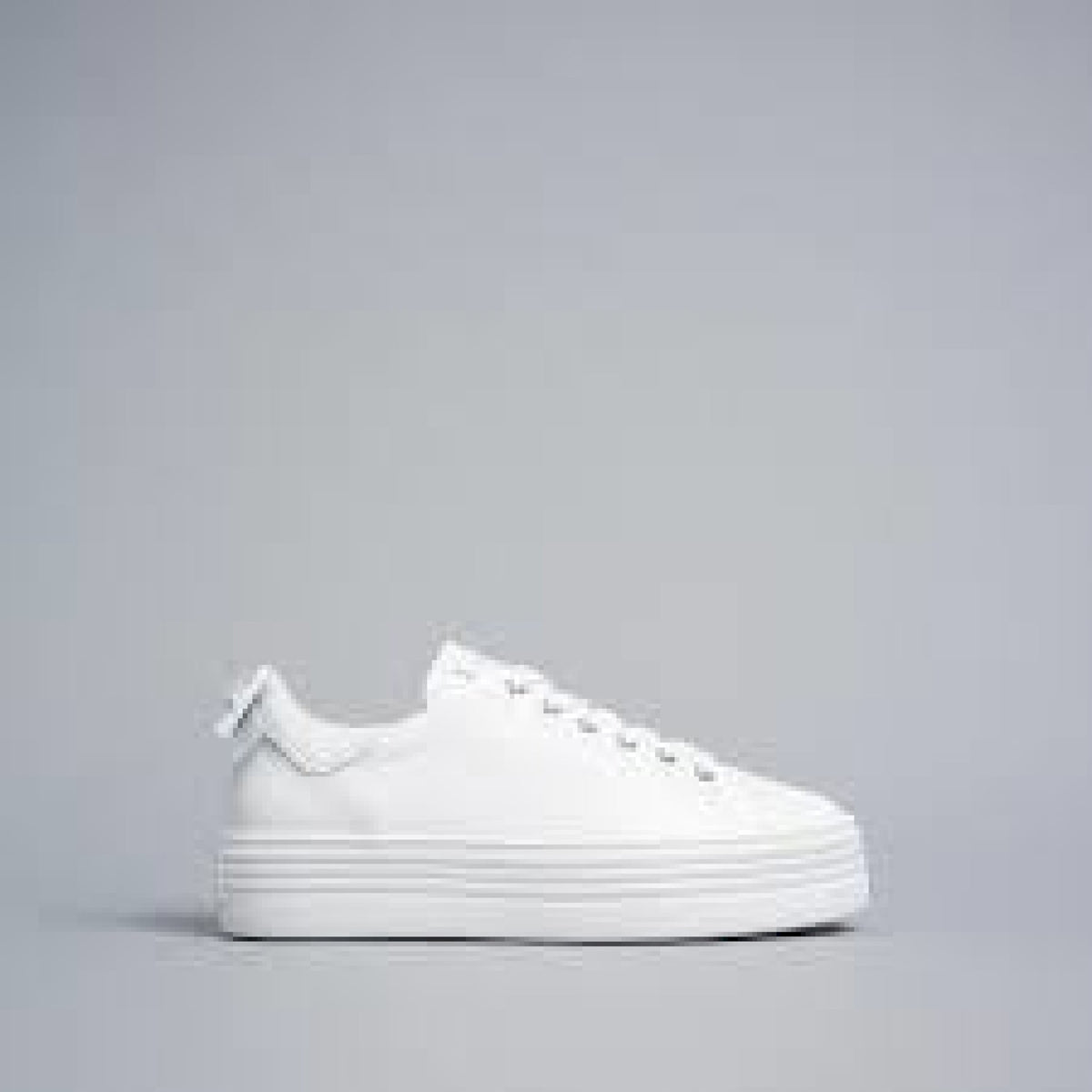 Sneaker c/fiocco e platform