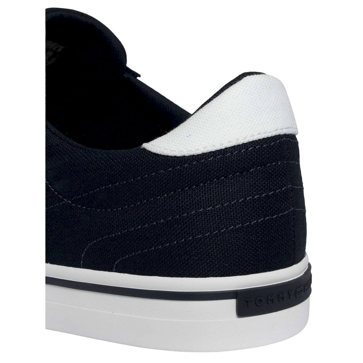 Sneakers in tela con logo in rilievo