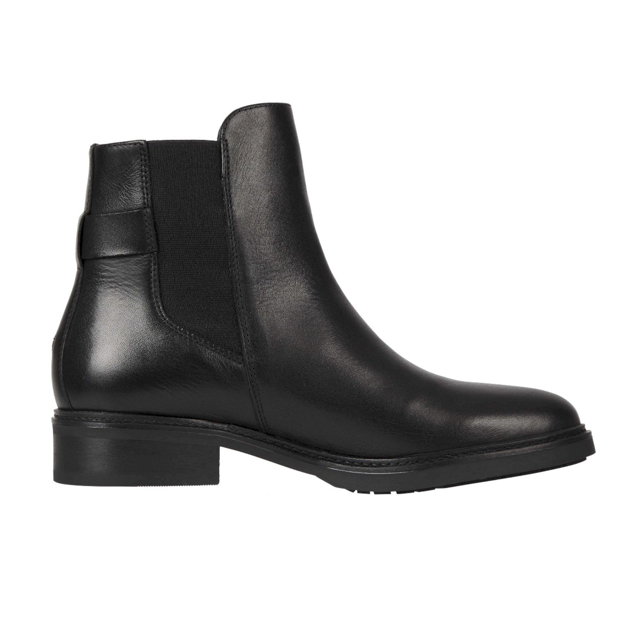 Th leather flat boot