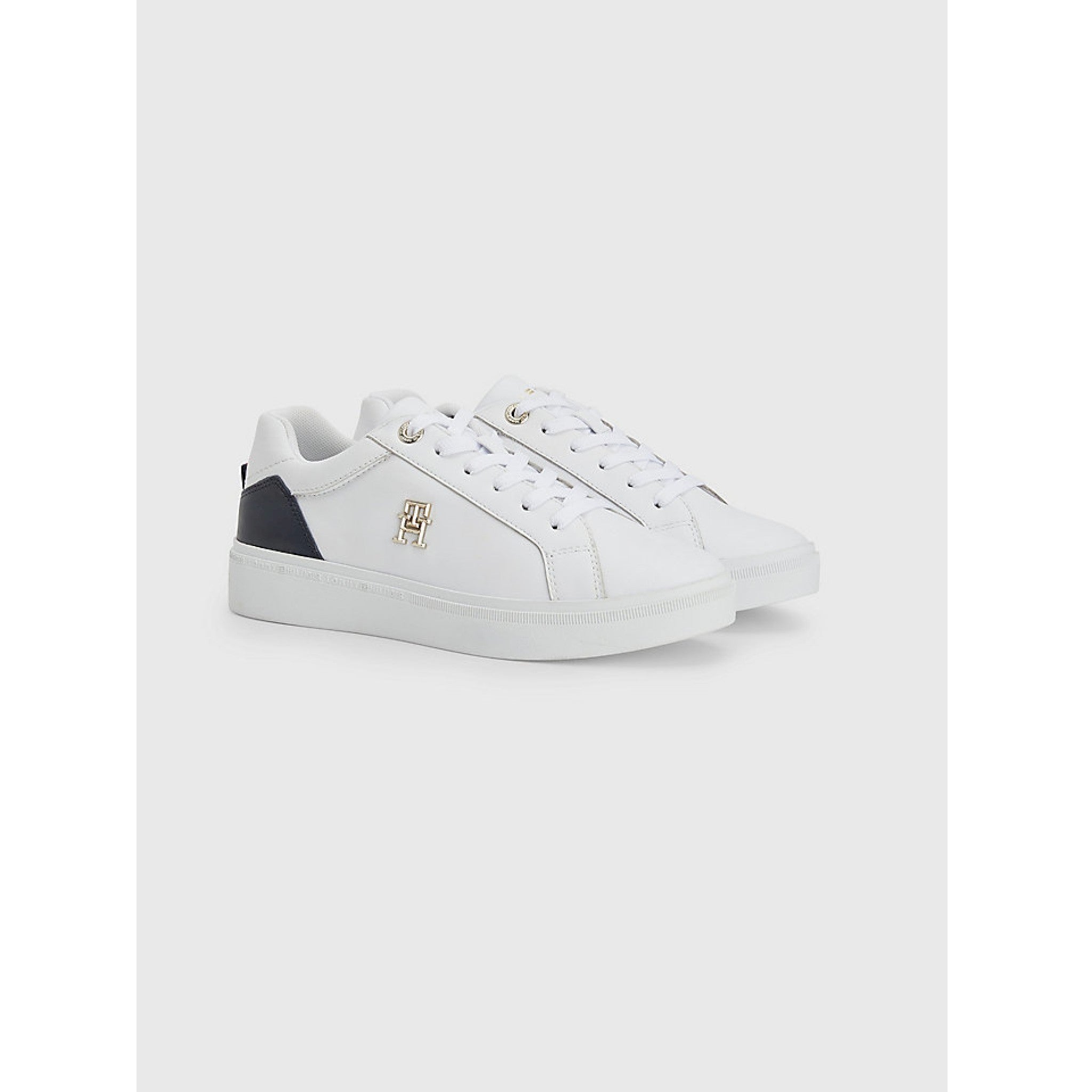 Th court sneaker
