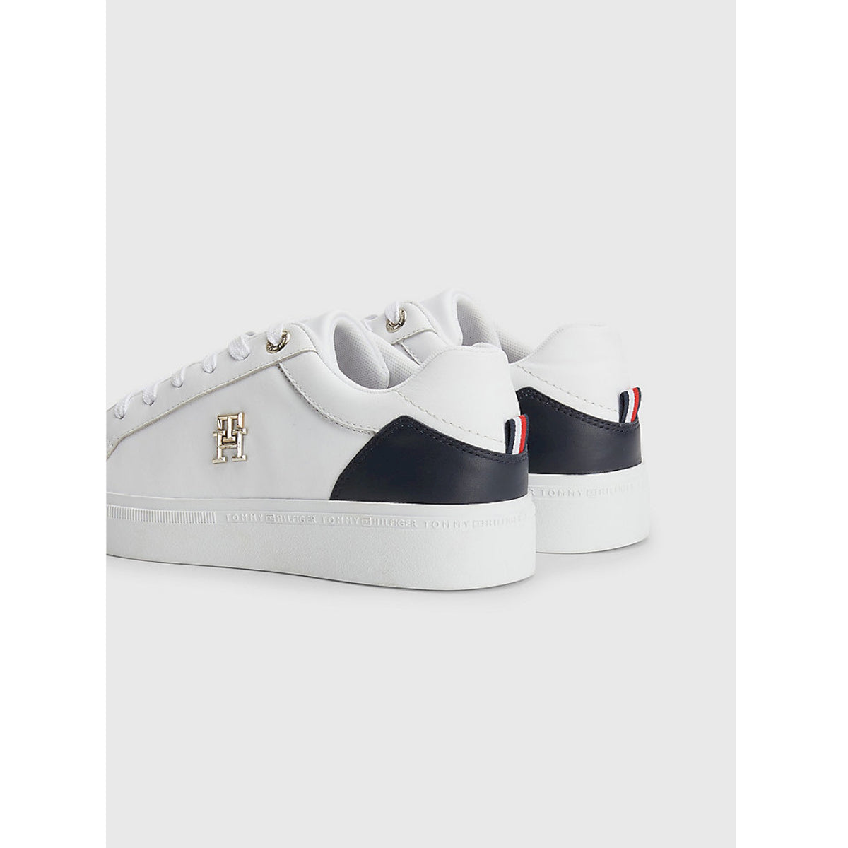 Th court sneaker