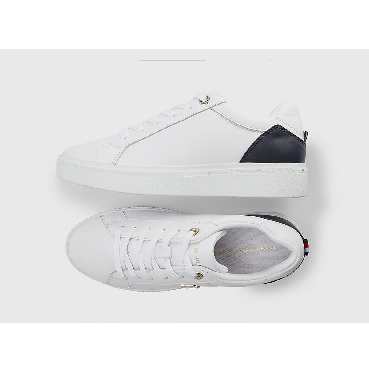 Th court sneaker