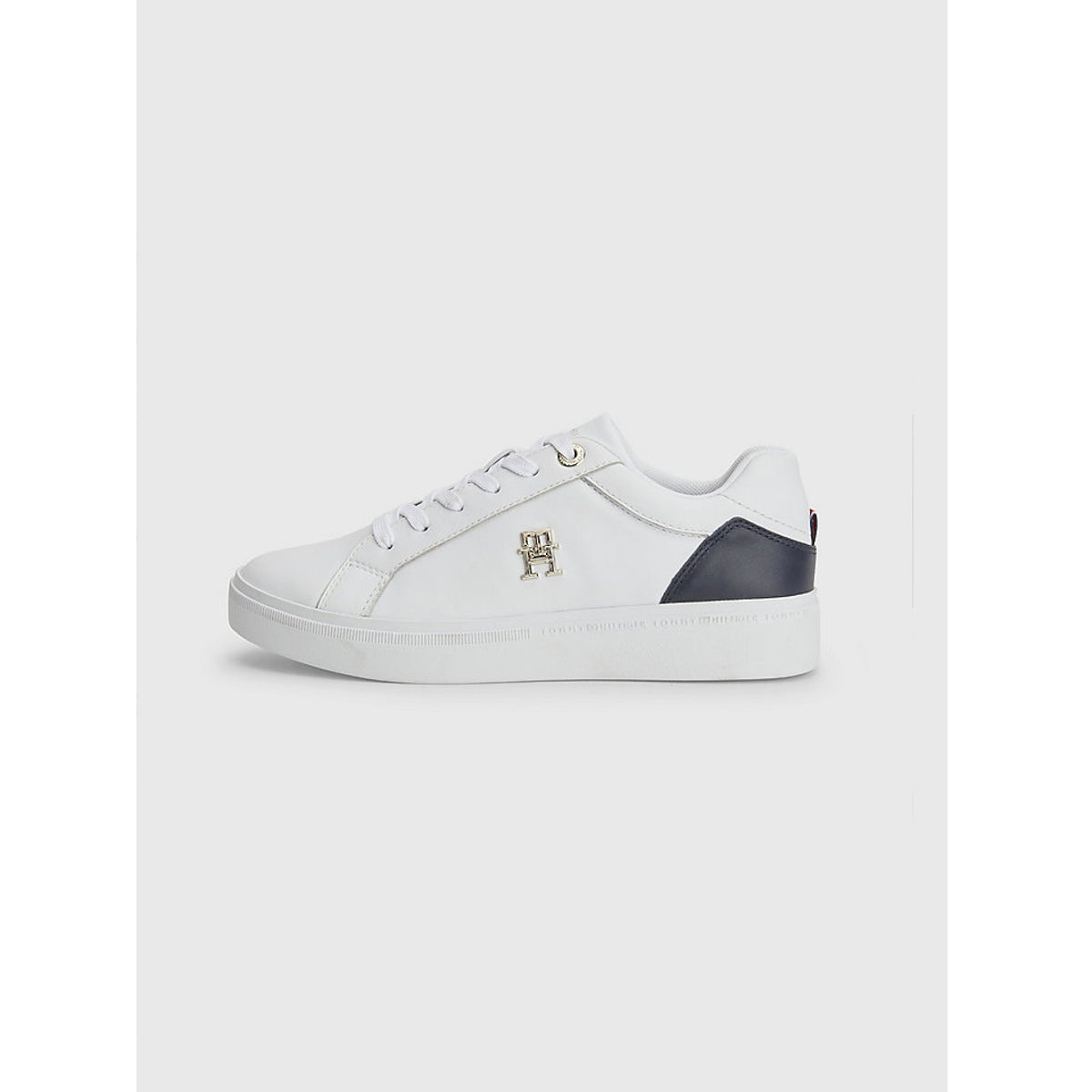 Th court sneaker