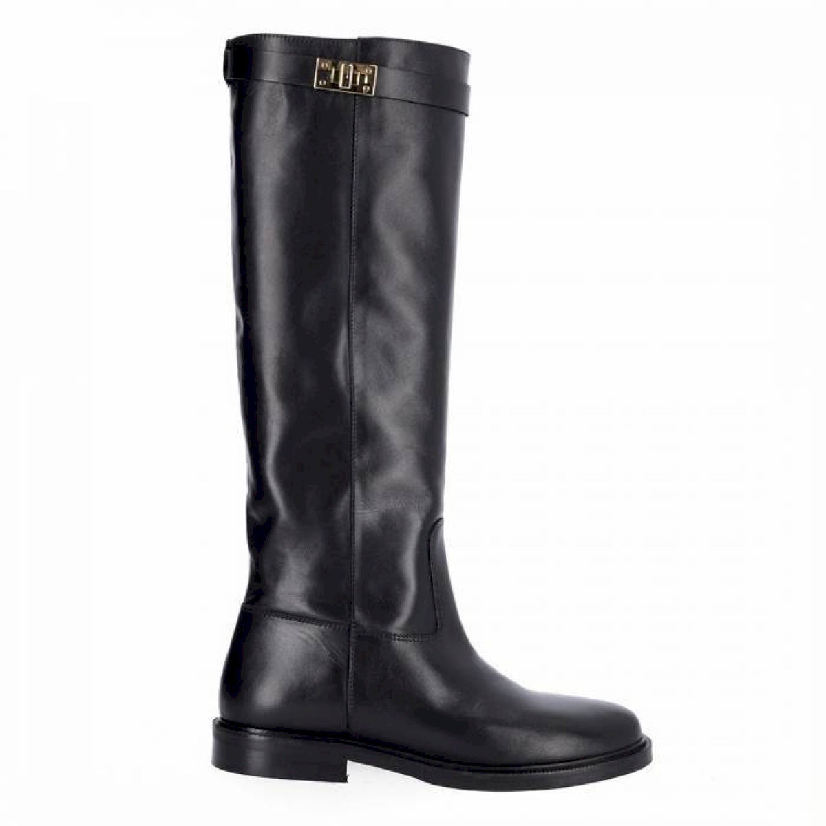 Stivale in pelle nera stile cavallerizzo tubolare con cinturino giro polpaccio chiuso da fibbia metallica color oro.