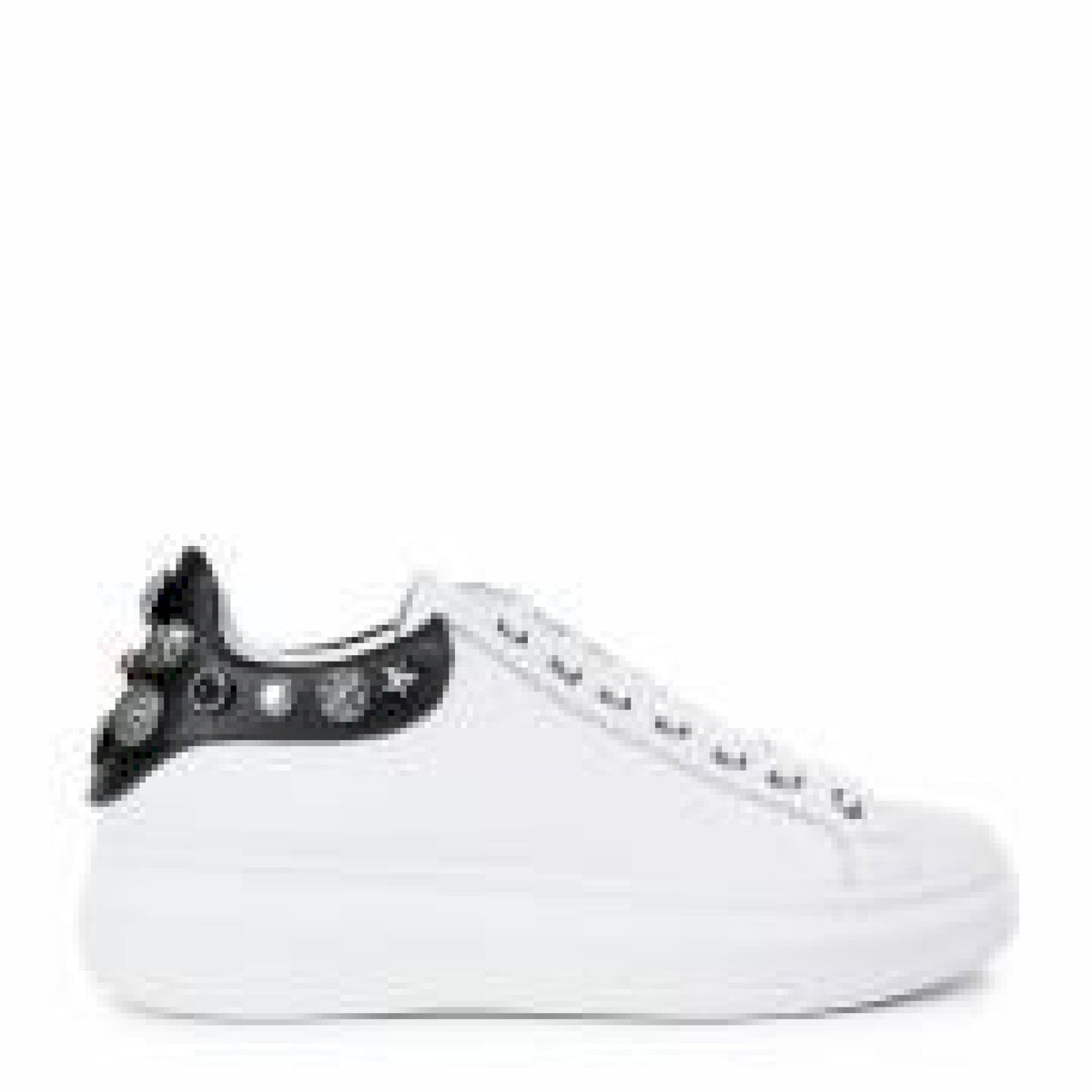 Sneaker bianca c/borchie