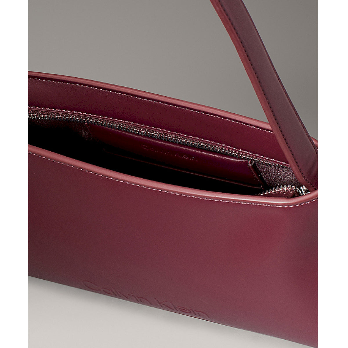 Calvin klein shoulder bag logo