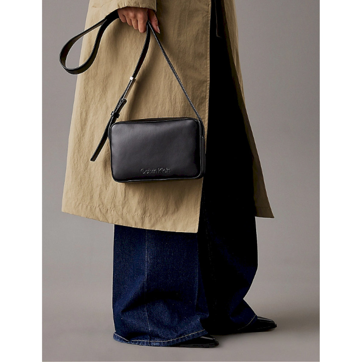 Calvin klein tracolla logo camera bag