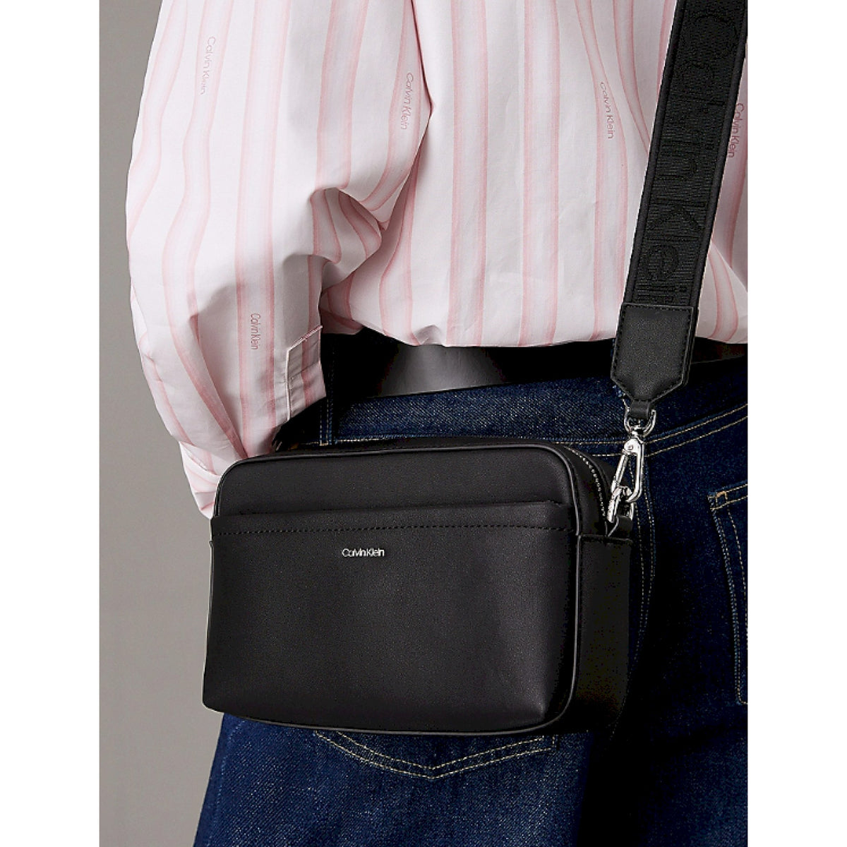Calvin klein convertible camera bag