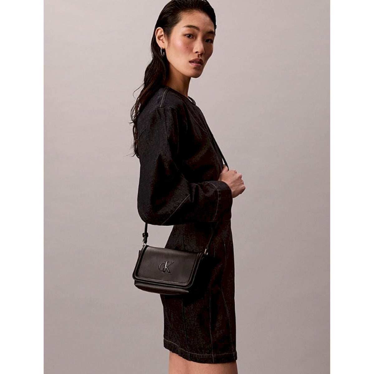 Calvin klein borsa a tracolla morbida con logo