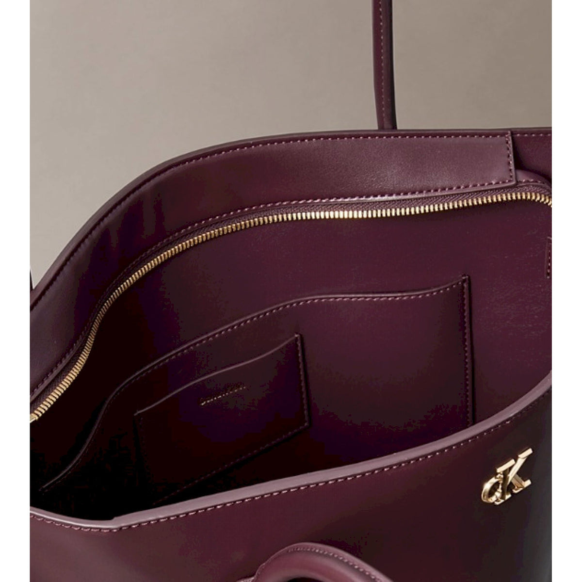 Calvin klein borsa tote con elementi metallici con logo monogramma