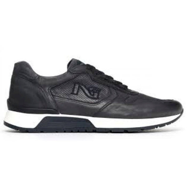 Sneakers lacci
