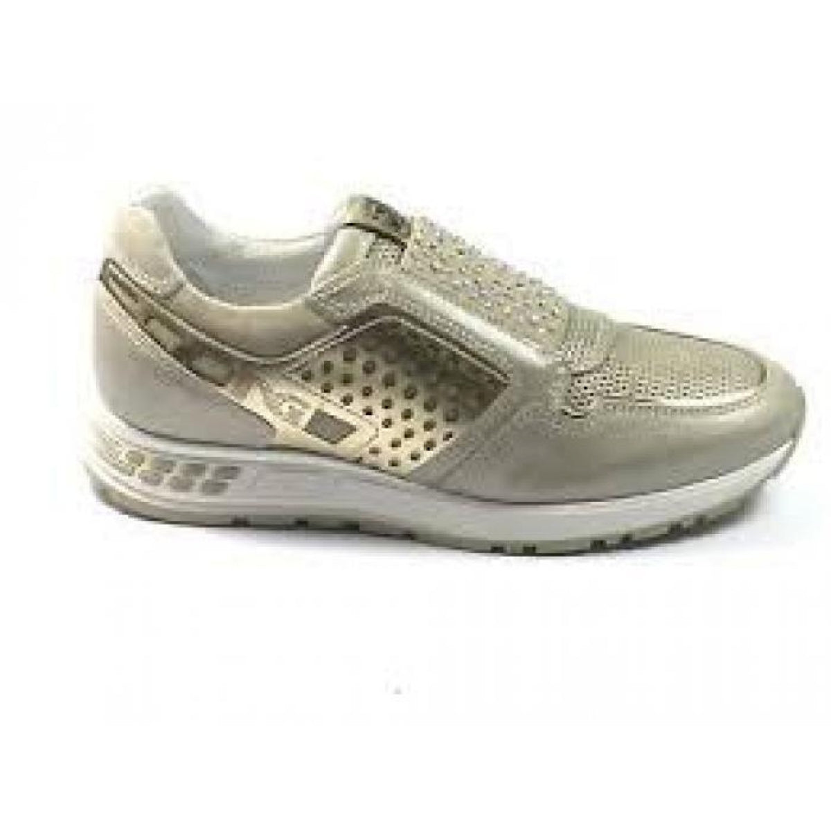 Sneakers slip on