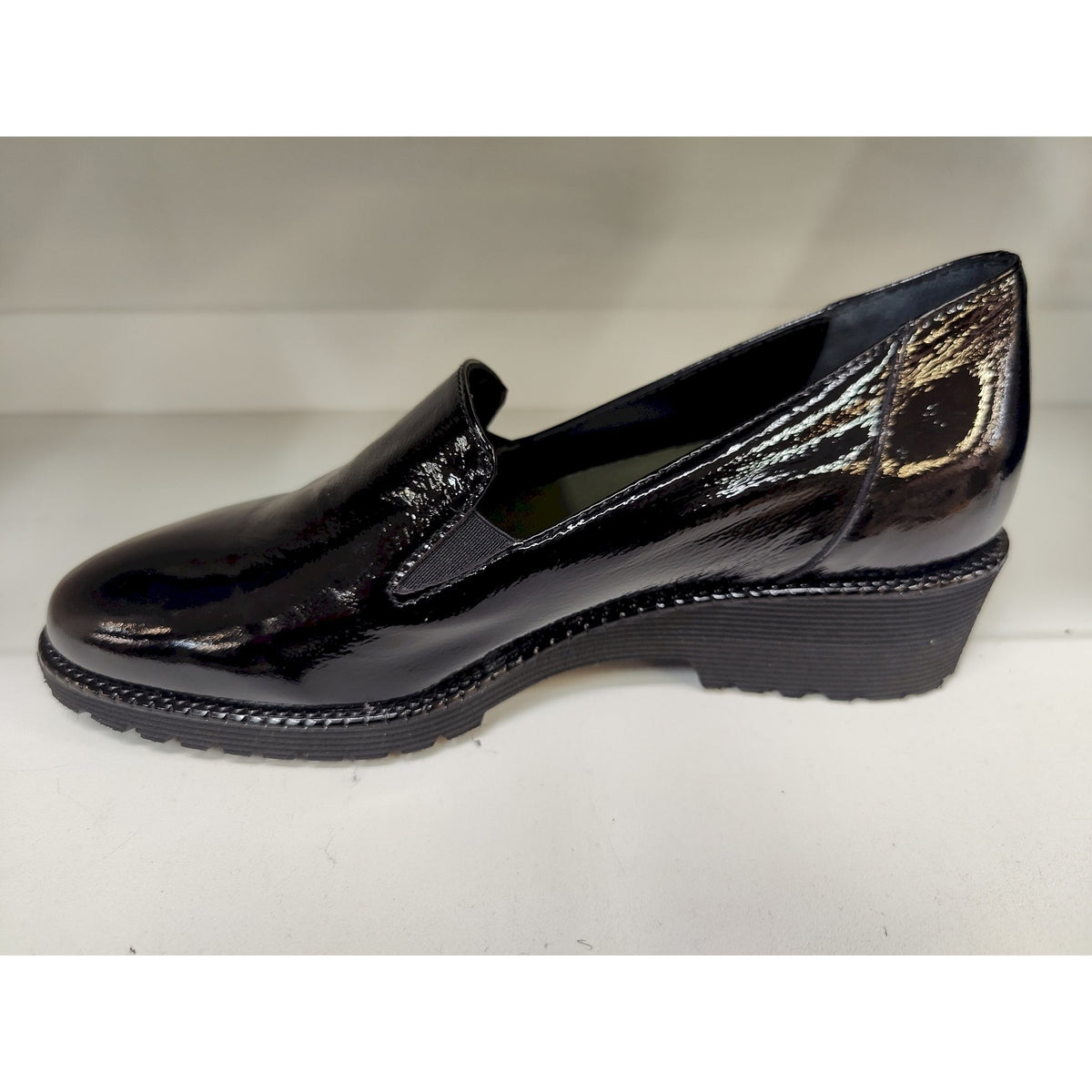 Mocassino in camoscio con zeppa