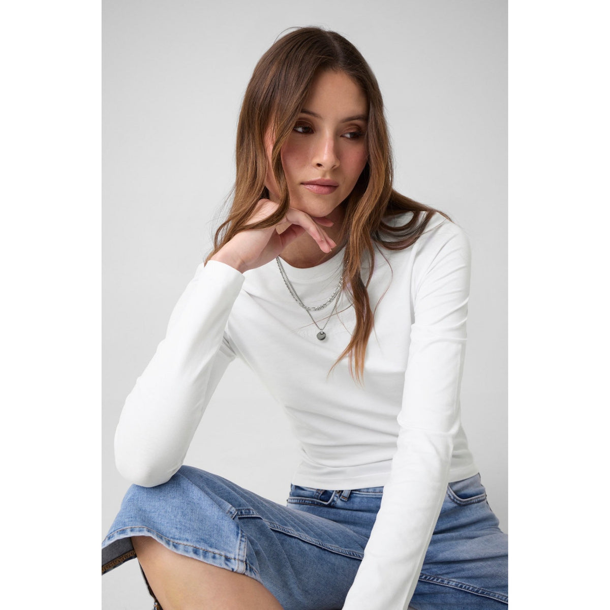 Guess - t shirt vestibilità slim a manica lunga guess ricamata
